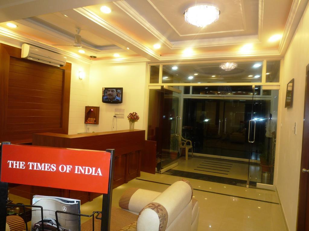 Hotel Sunrise Inn Lucknow Bagian luar foto