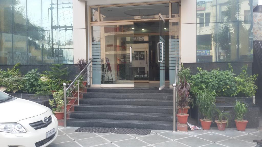 Hotel Sunrise Inn Lucknow Bagian luar foto