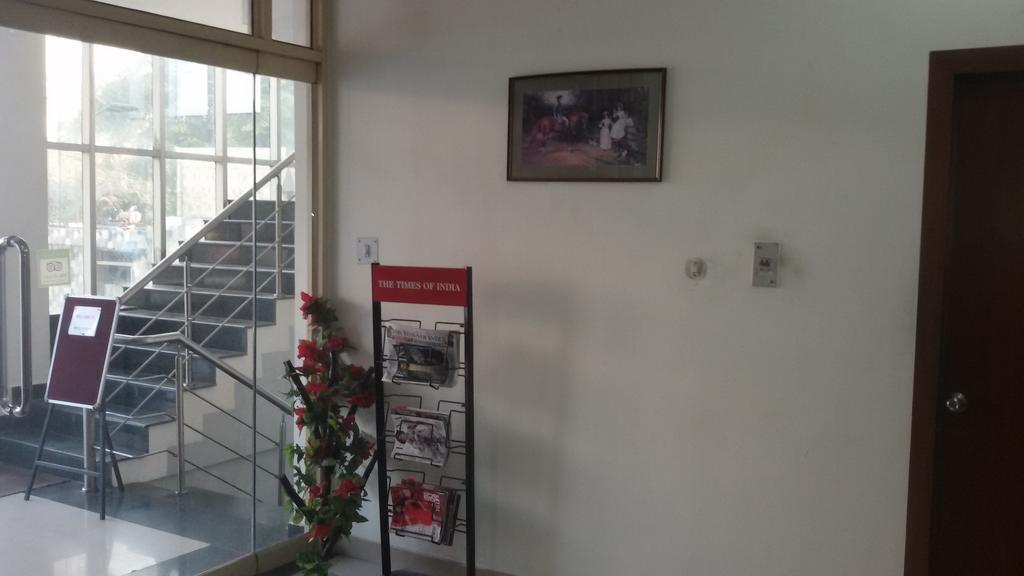 Hotel Sunrise Inn Lucknow Bagian luar foto
