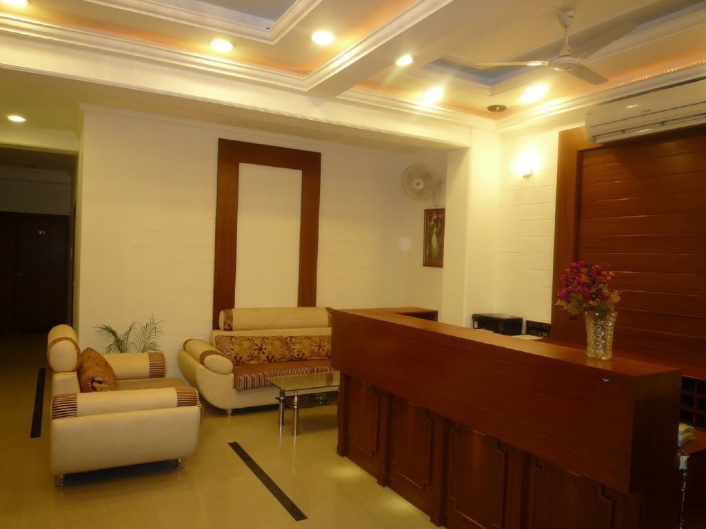 Hotel Sunrise Inn Lucknow Bagian luar foto
