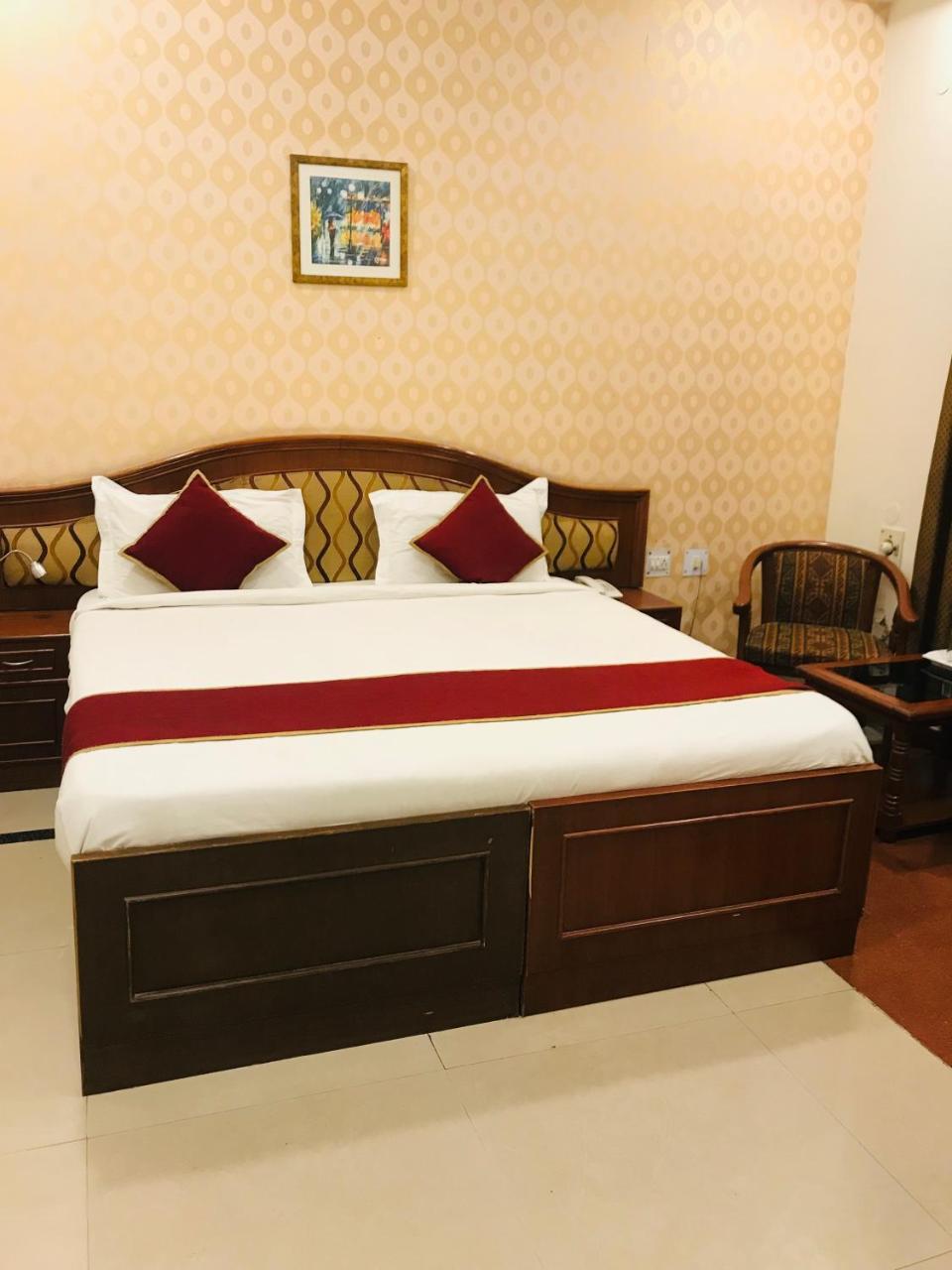 Hotel Sunrise Inn Lucknow Bagian luar foto