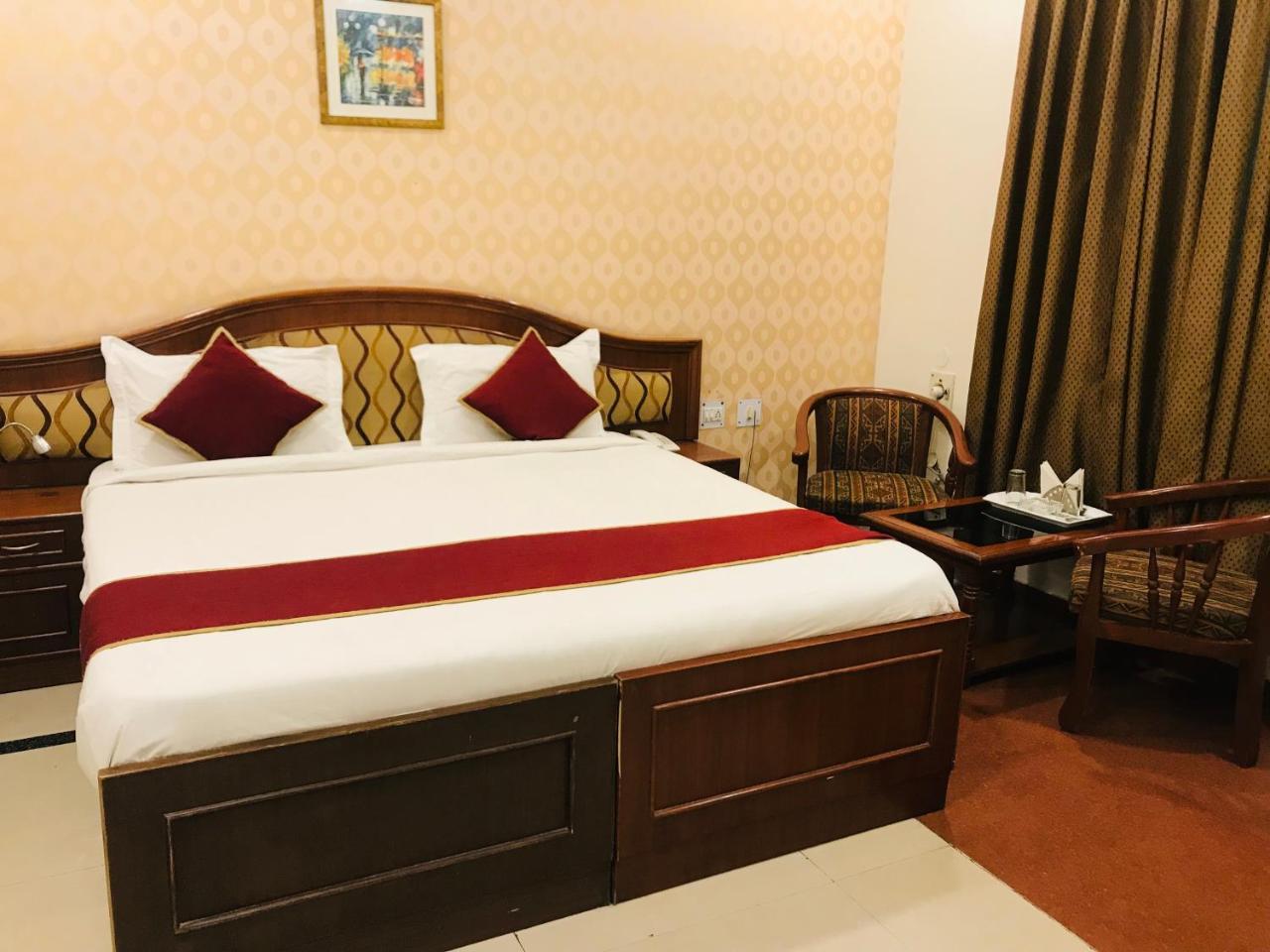 Hotel Sunrise Inn Lucknow Bagian luar foto
