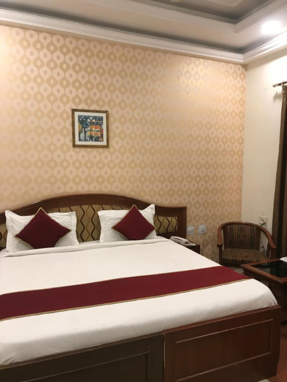 Hotel Sunrise Inn Lucknow Bagian luar foto