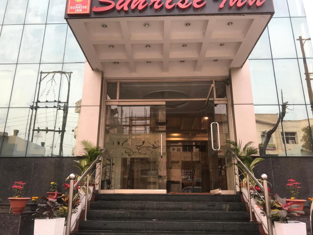 Hotel Sunrise Inn Lucknow Bagian luar foto
