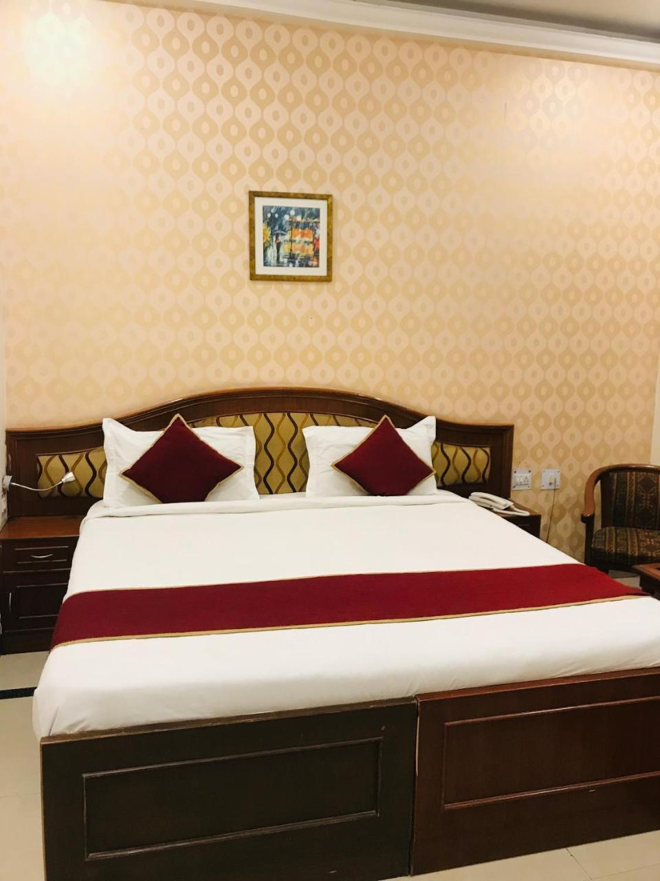 Hotel Sunrise Inn Lucknow Bagian luar foto
